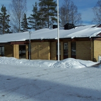 Kiikoisten seurakuntatalo Kiikoisten seurakuntatalo lumisena talvipäivänä.