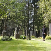 Suodenniemen vanhan hautausmaan hautoja.