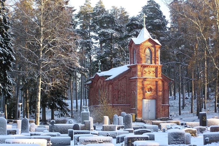 Näkymä Tyrvään kappelihautausmaalta talvella.