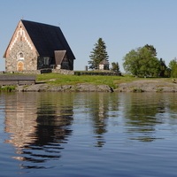 Näkymä Pyhän Olavin kirkosta järveltä päin katsottuna.