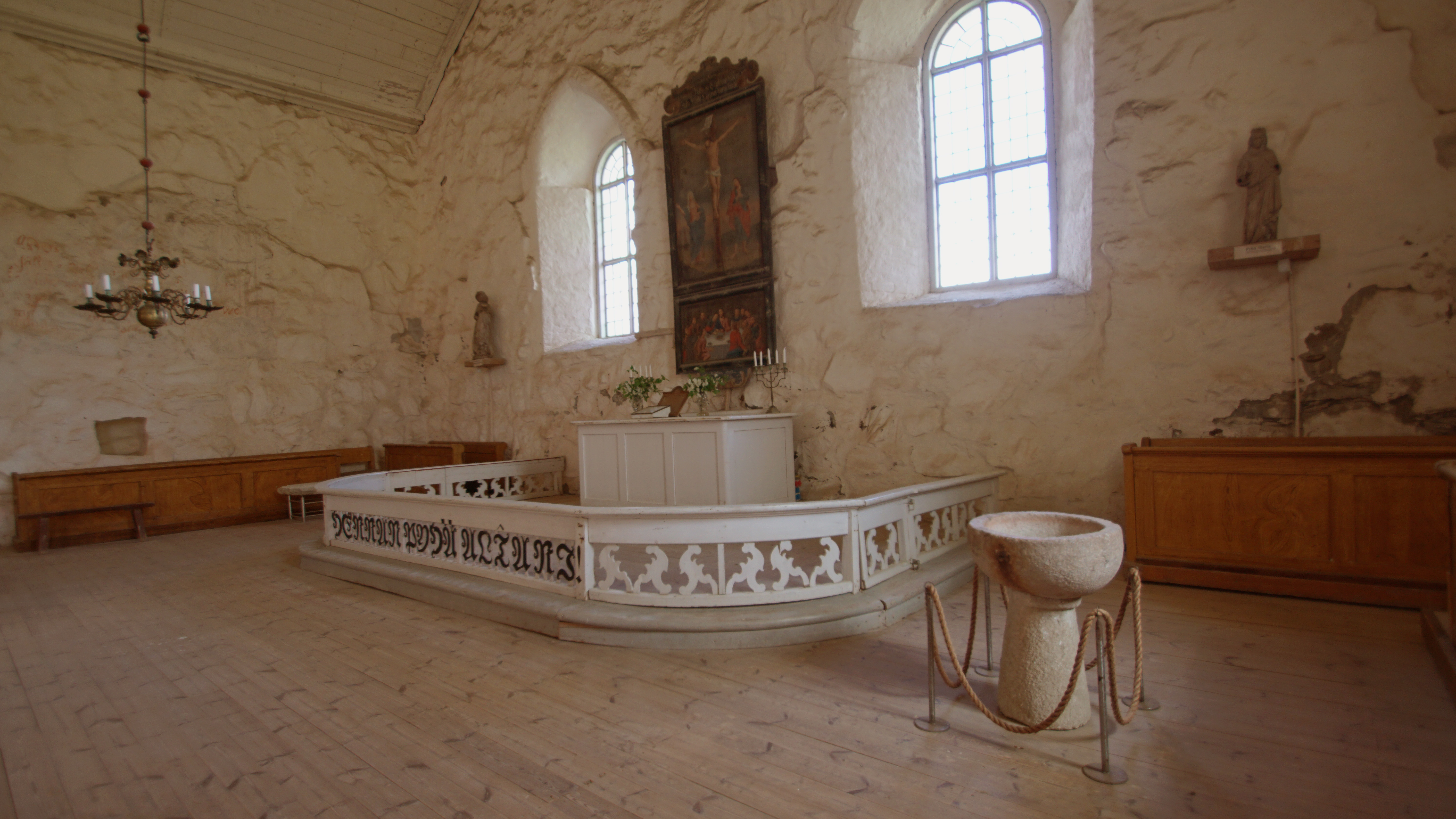 Pyhän Marian kirkon alttarialue.