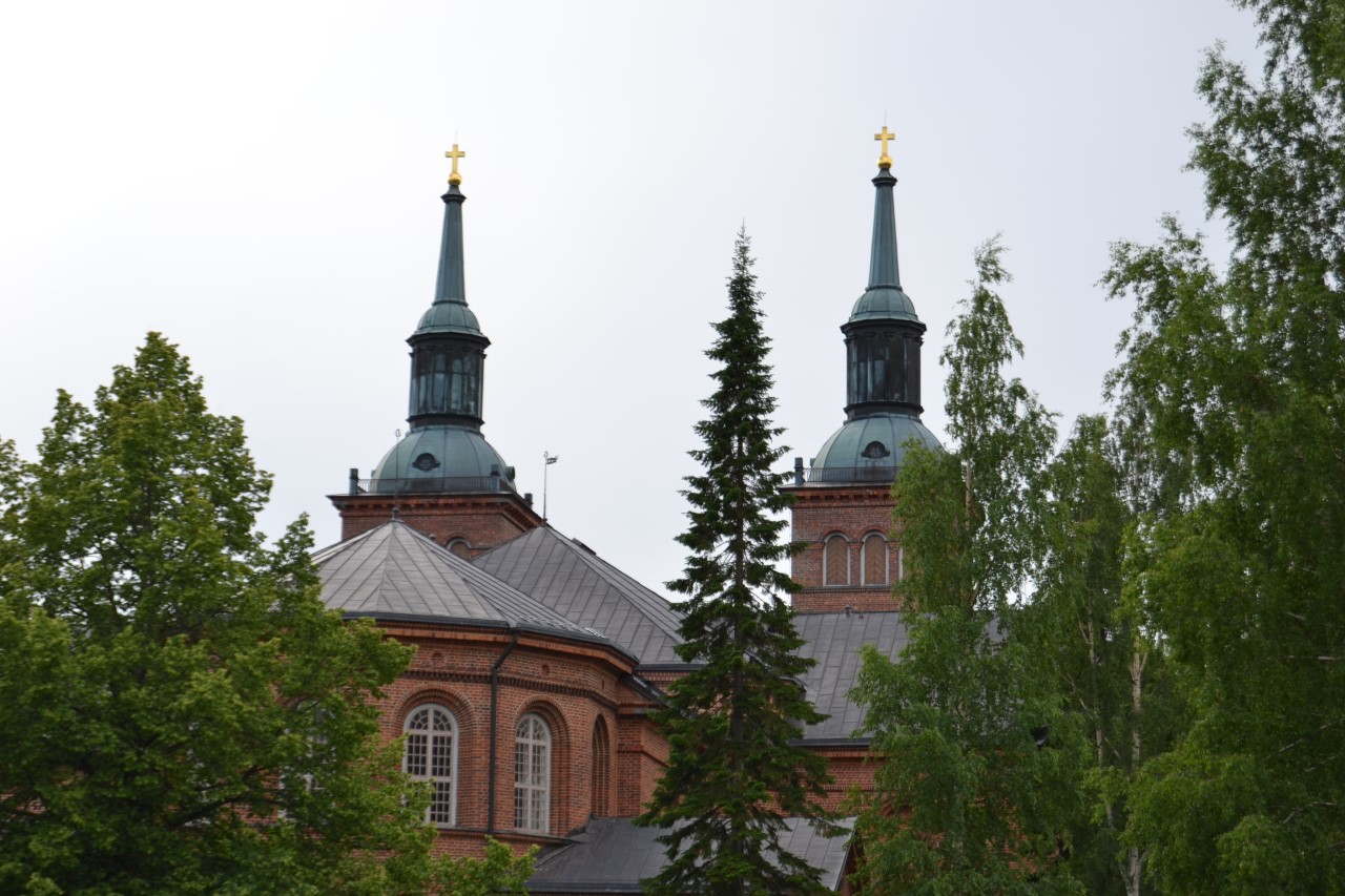 kaksitorninen-0.jpg