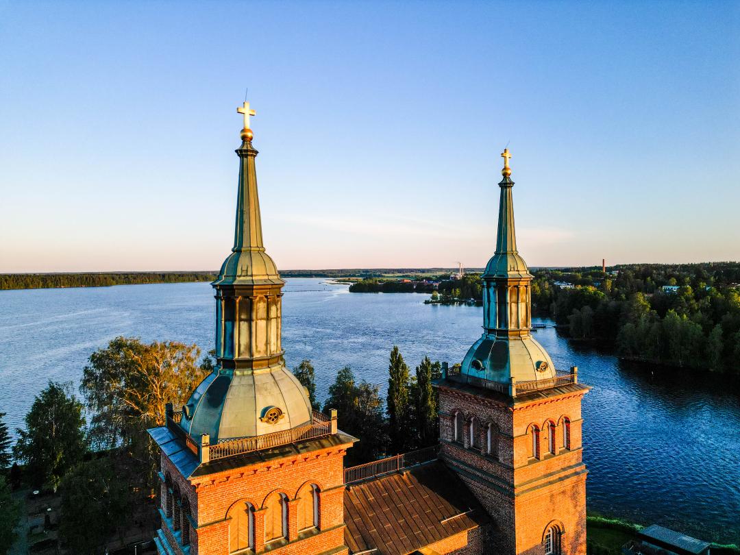Tyrvään kirkko aamyuöllä